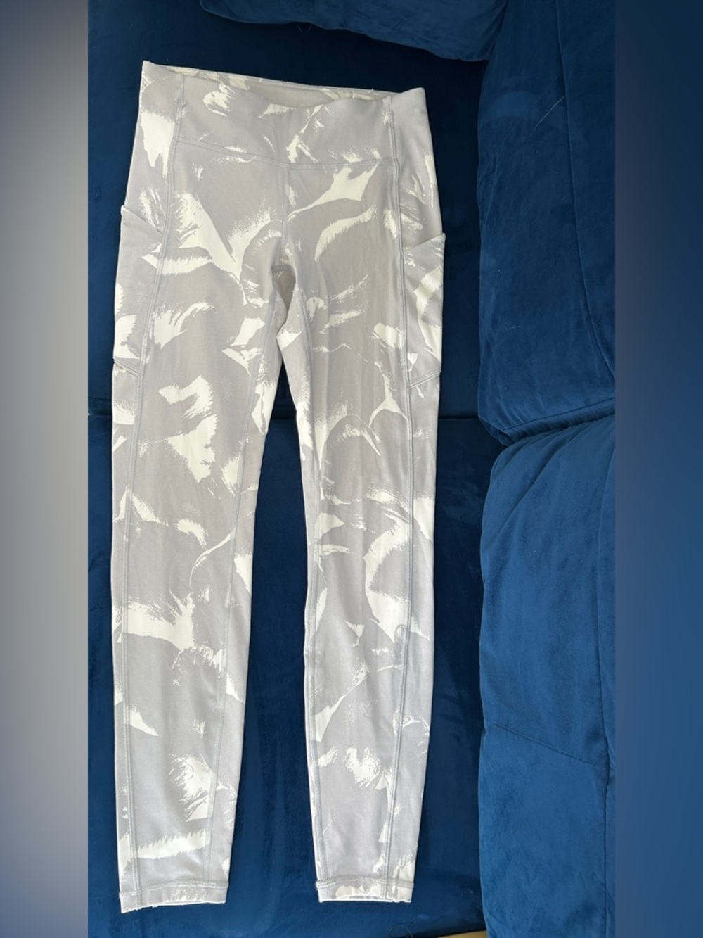 lululemon athletica Gray and White Patterned Leggings Size 6